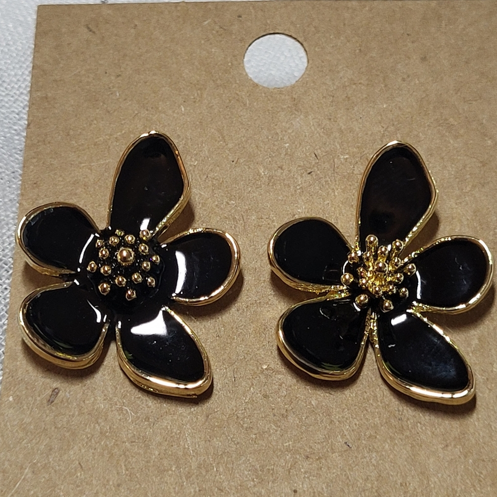 Solid Black Enamel Gold Tone Dogwood Flower Stud Earrings NWOT